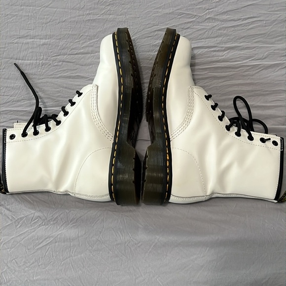 Doc Martens 1460 Smooth Leather White Combat Boots (Like New) - Picture 6 of 10